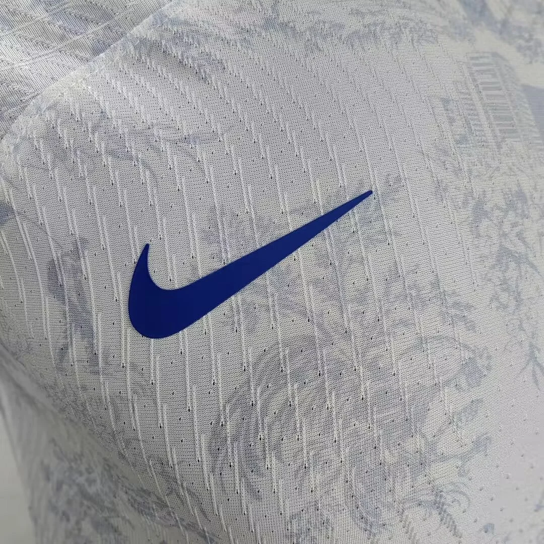 22 France Away - view 7
