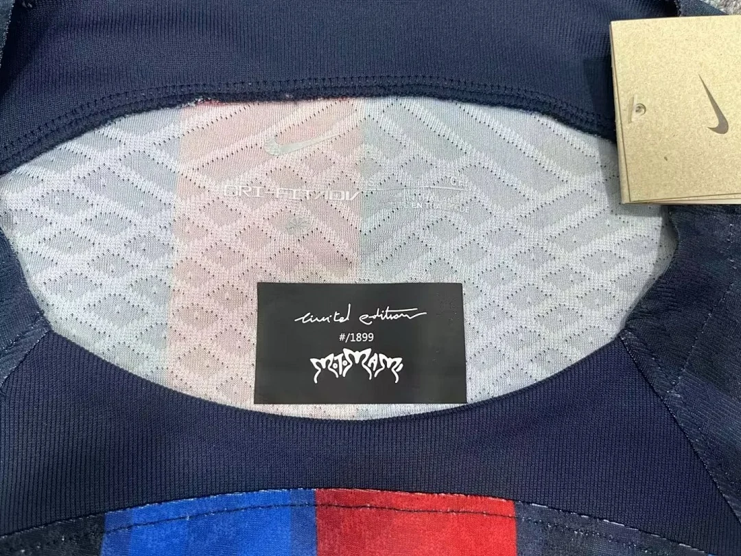 Barcelona Limited Edition - view 3