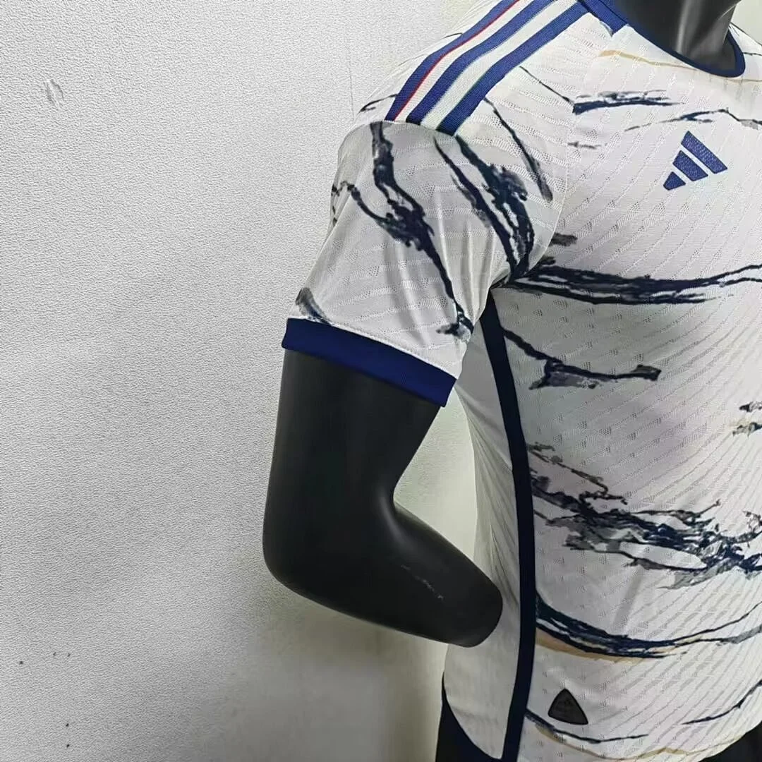 23 Italy Away - view 2
