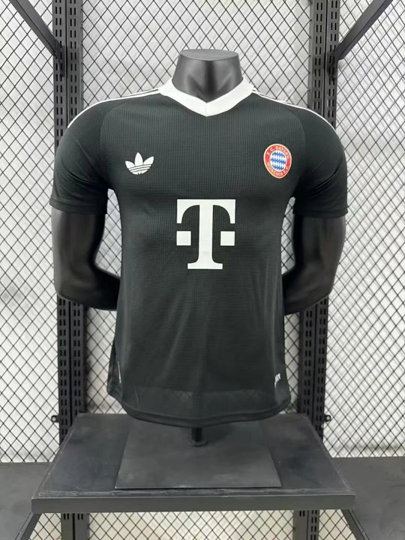 2425 Bayern Munich Goalkeeper Kit S-2XL - view 1