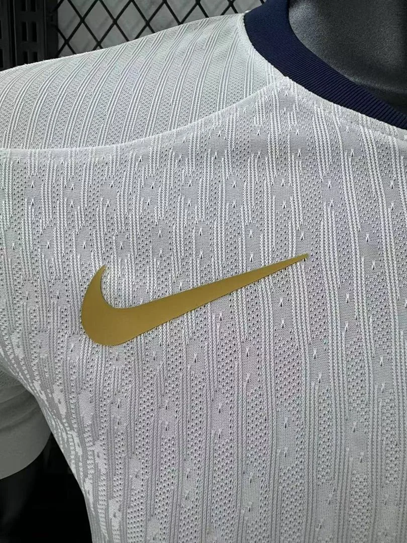 White Barcelona Special Edition S-3XL - view 4