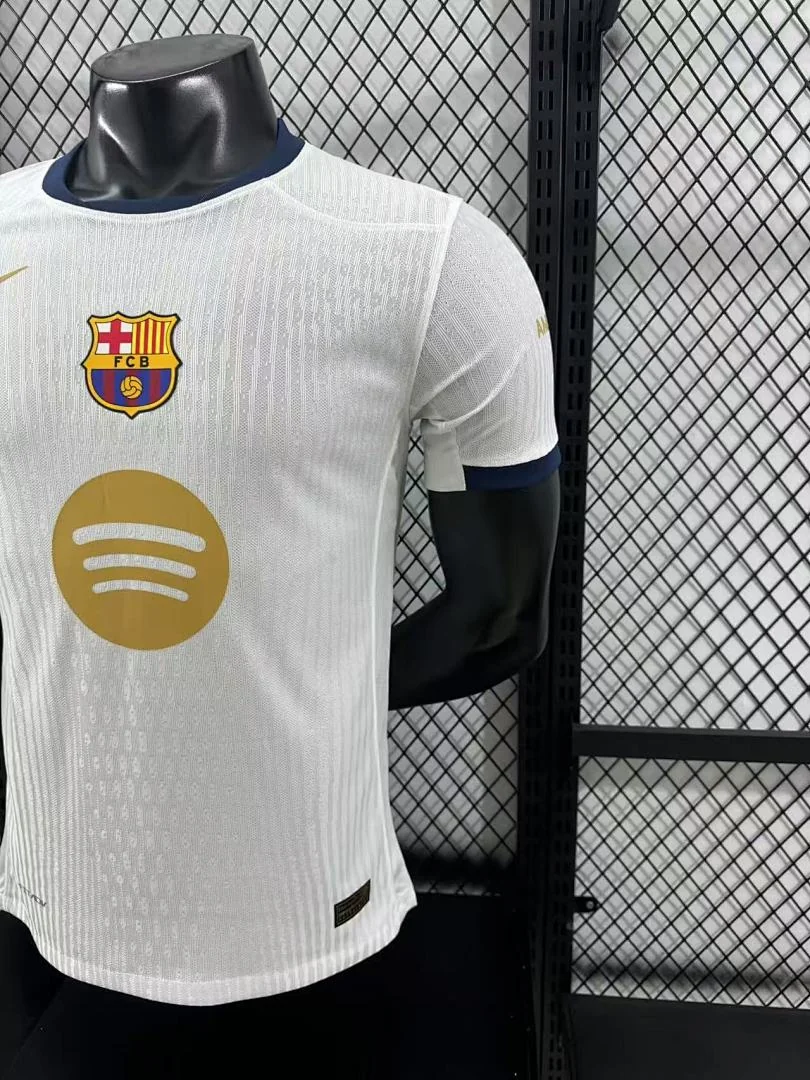 White Barcelona Special Edition S-3XL - view 7