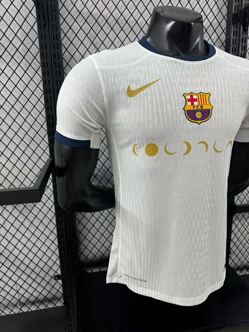 White Barcelona Special Edition S-3XL - view 6