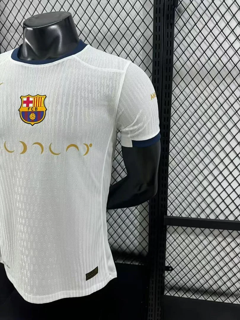 White Barcelona Special Edition S-3XL - view 7