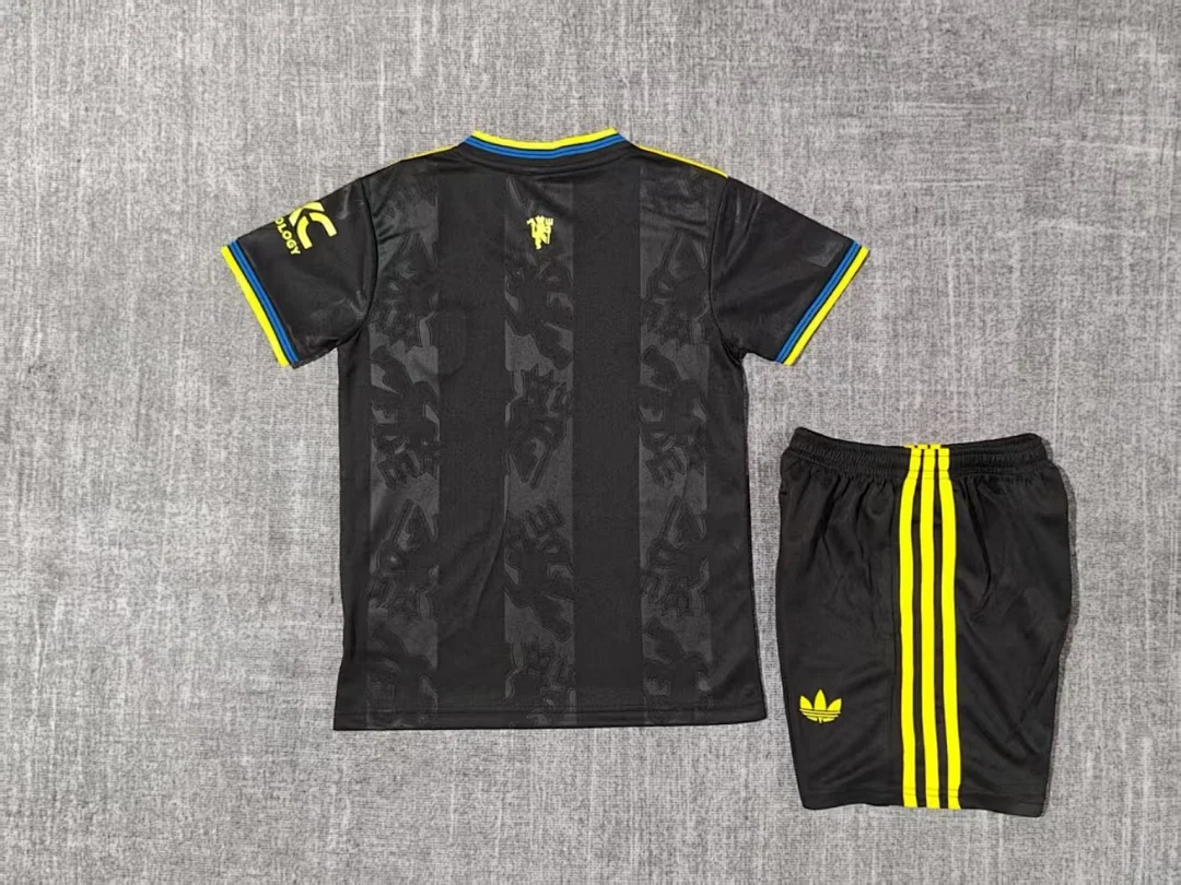 25-26 Manchester United Third Away Kit - view 2