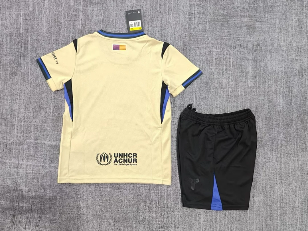 25-26 Barcelona Away - view 2