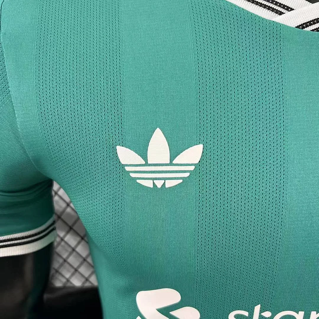 2526 Liverpool Third Away Kit S-2XL - view 4