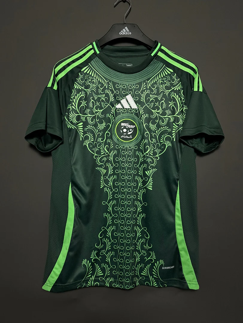 25 Algeria Away - view 1