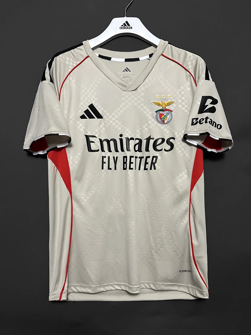 25-26 Benfica Away - view 1