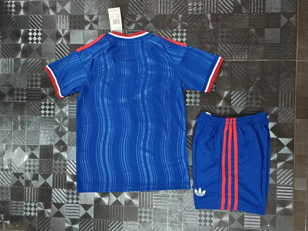 Manchester United Away - view 2